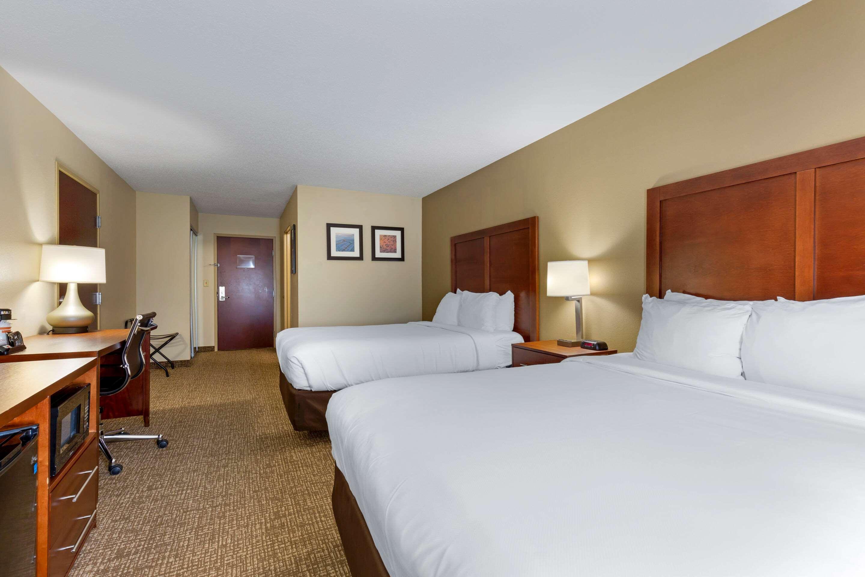 Comfort Inn & Suites Cambridge Exteriör bild