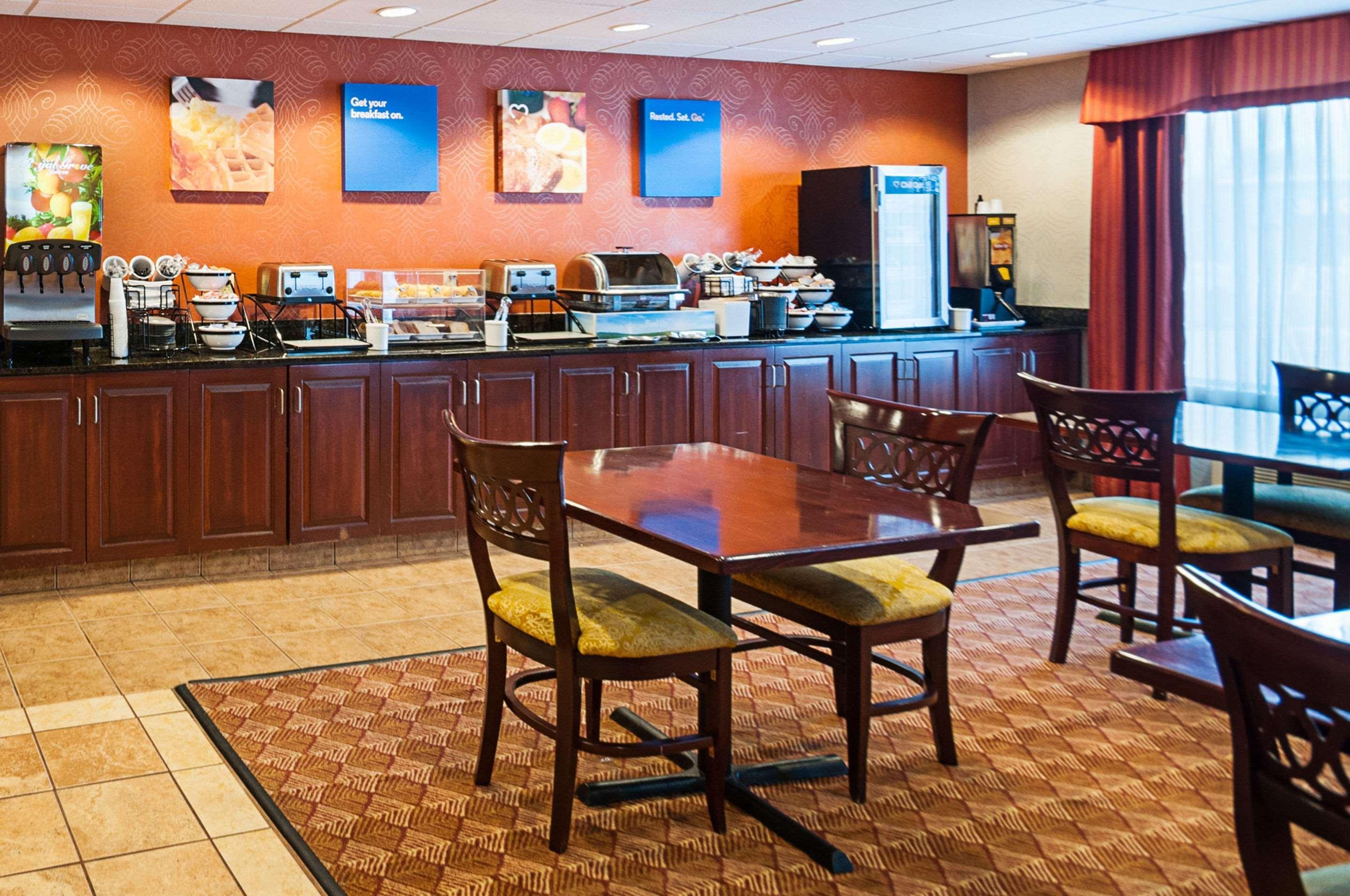 Comfort Inn & Suites Cambridge Exteriör bild