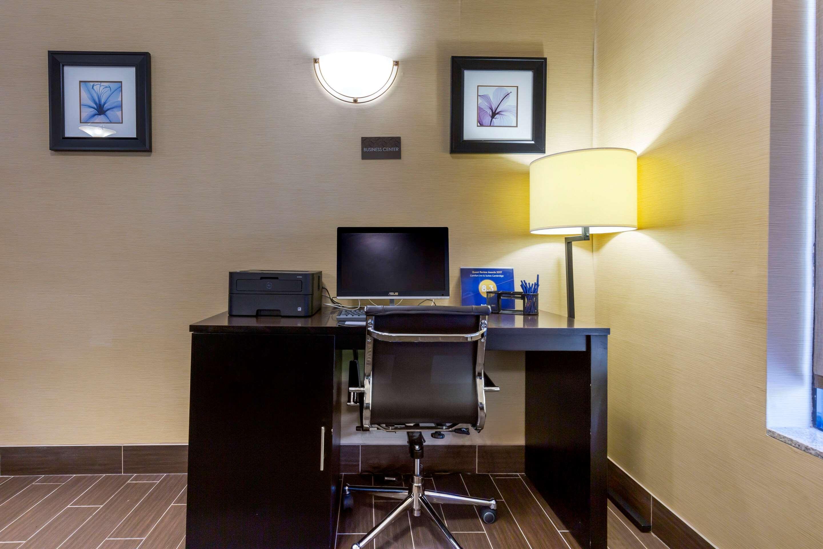 Comfort Inn & Suites Cambridge Exteriör bild